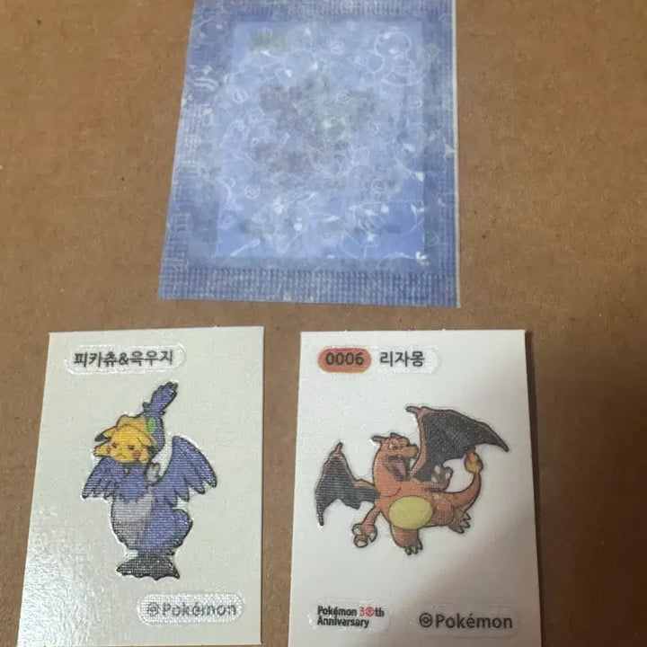 [BUNJANG] Pokemon 30th Anniversary Charizard + Pichu (Sealed) &amp; Pikachu Ukwu ji Stickers / 포케몬 30주년 리자몽+피츄(미개봉) &amp;피카츄윽우지 띠부씰