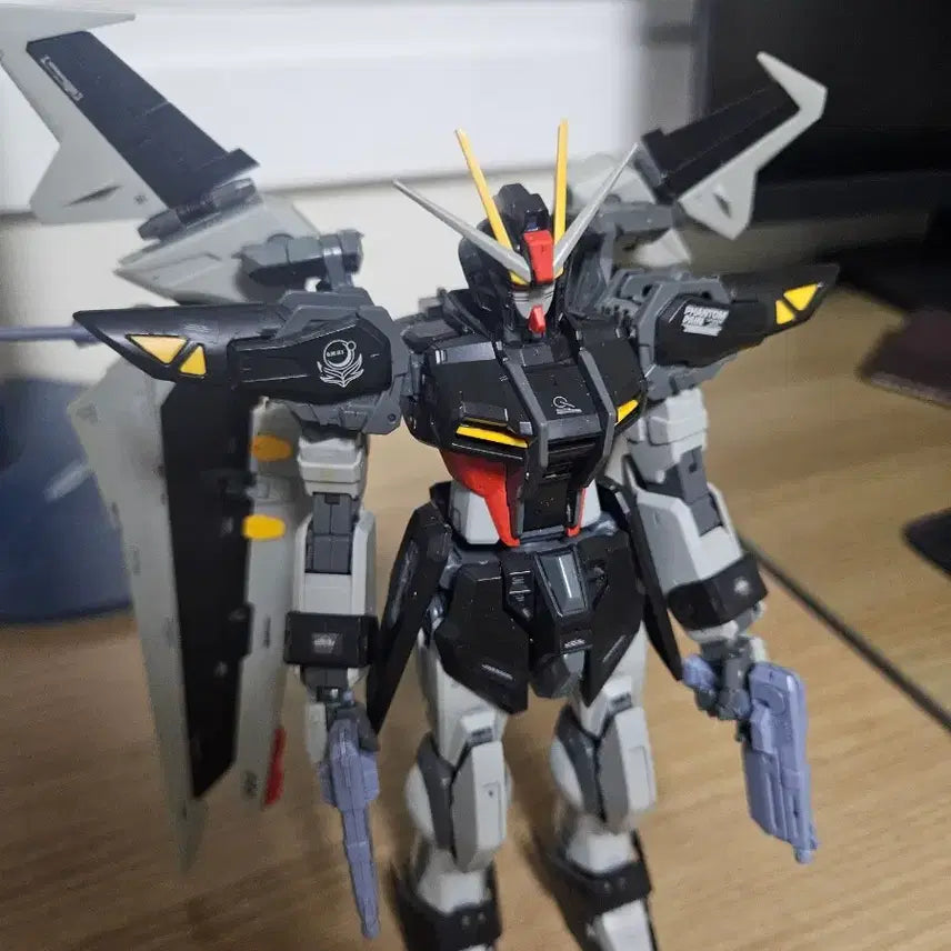 [BUNJANG] MG Strike Noir Gundam Model Kit - Assembled / [MG] 스트라이크 느와르 건담 프라모델 조립품