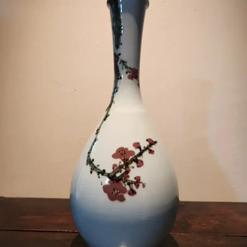 [BUNJANG] Large Celadon Porcelain Vase with Plum Blossom Motif (47cm) / [예술적 가치] 한 폭의 수묵화 같은 매화문 백자 대형 화병 (47cm)