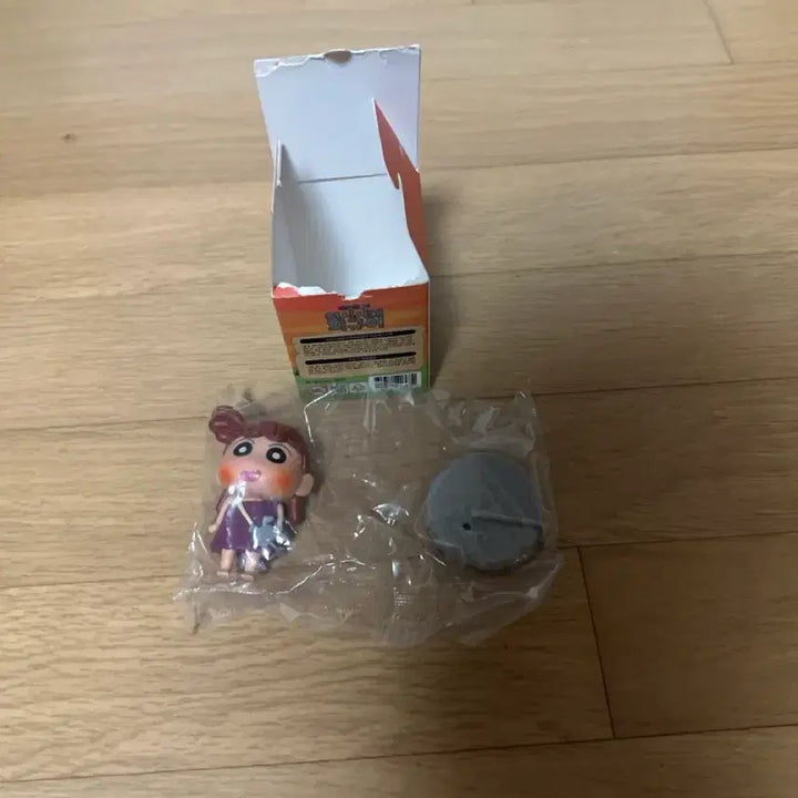 [BUNJANG] Crayon Shin-chan Prehistoric Era Figure (Box Opened) / 짱구 원시시대 피규어 유리 박스만 개봉