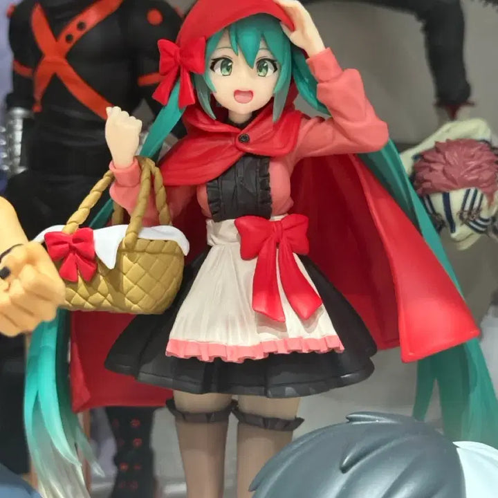[BUNJANG] Vocaloid Hatsune Miku Red Riding Hood Wonderland Figure / 하츠네미쿠 빨간망토 원더랜드 피규어