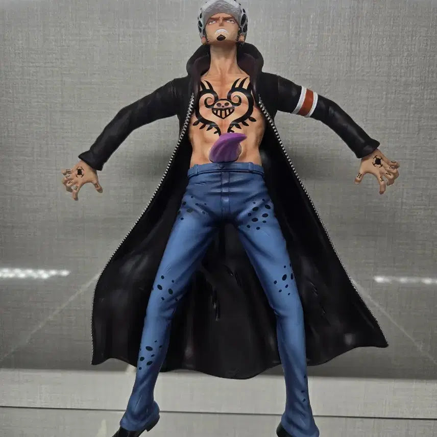 [BUNJANG] One Piece C2 Doflamingo + C2 Law Resin Figure Set / 원피스 C2도플+C2로우 레진 피규어