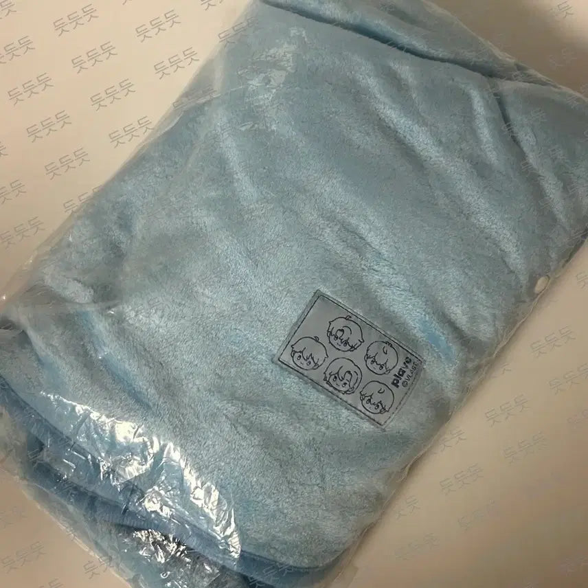 [BUNJANG] PLAVE Concert Sealed Blanket / 플레이브 콘서트 미개봉 담요 판매