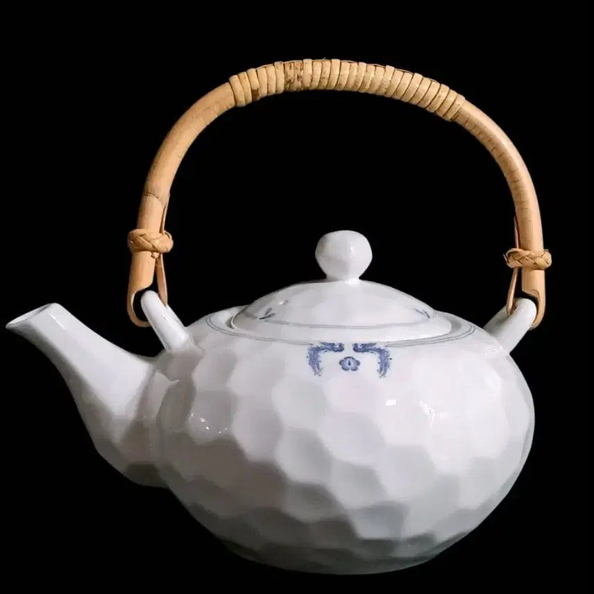 [BUNJANG] Cheong Wa Dae Double Pierced White Porcelain Phoenix Tea Set / 청와대 이중 투각 백자 봉황문 다기 셋트