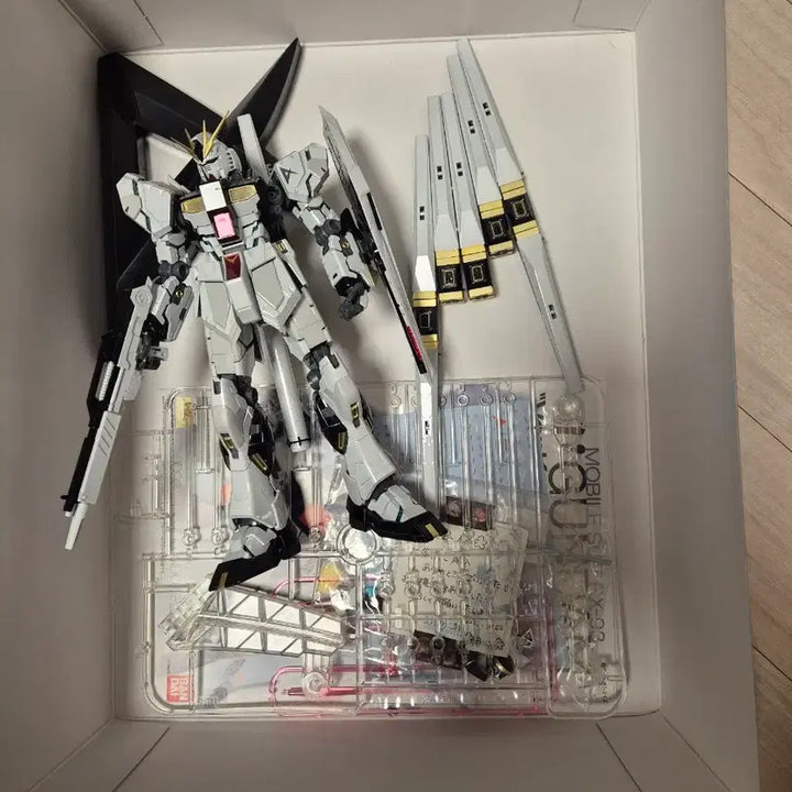 [BUNJANG] Bandai MG RX-93 Nu Gundam Ver.Ka Titanium Finish Model Kit / 반다이 mg 뉴건담 Ver.Ka 티타늄 피니시