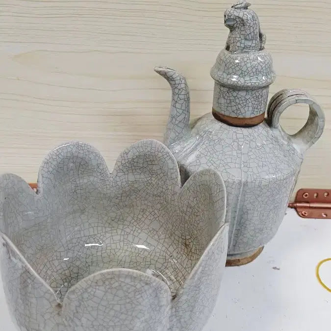 [BUNJANG] White Porcelain "Paryeondae" Animal Motif Teapot / 백자 파련대 동물문 주전자