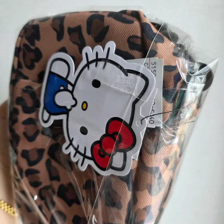 [BUNJANG] Sanrio Leopard Print Kitty Crossbody Bag / 산리오 호피 키티 크로스백 여권 가방