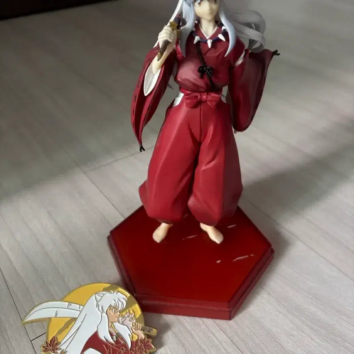 [BUNJANG] Inuyasha Figure with Service Badge / 이누야샤 피규어(서비스 뱃지)