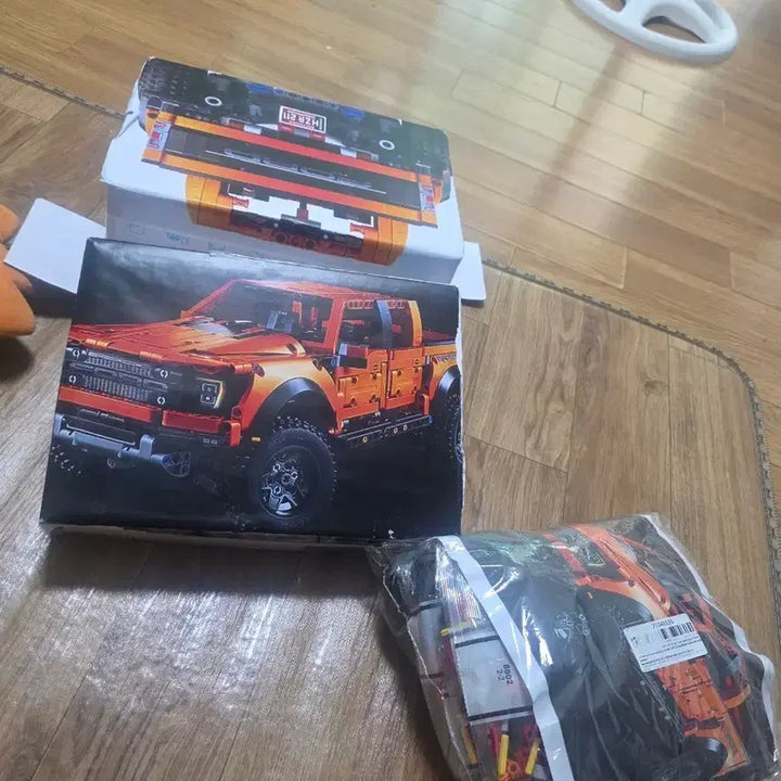 [BUNJANG] LEGO Ford F-150 Raptor Set / 포드 F-150 랩터 레고 세트