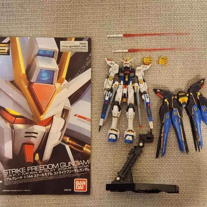 [BUNJANG] RG Strike Freedom Gundam (Pre-Assembled) with Stand / [RG][가조립] 스트라이크 프리덤 + 스탠드