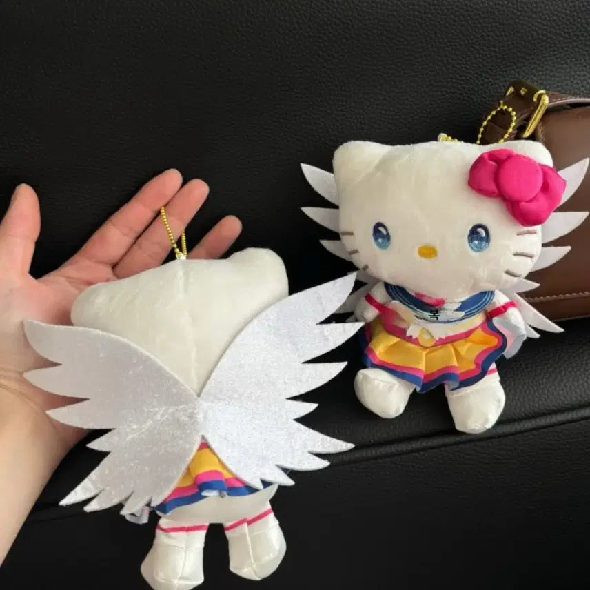 [BUNJANG] Sailor Moon x Hello Kitty Plush Keychain with Wings / 세일러문 헬로키티 인형 키링 산리오 날개