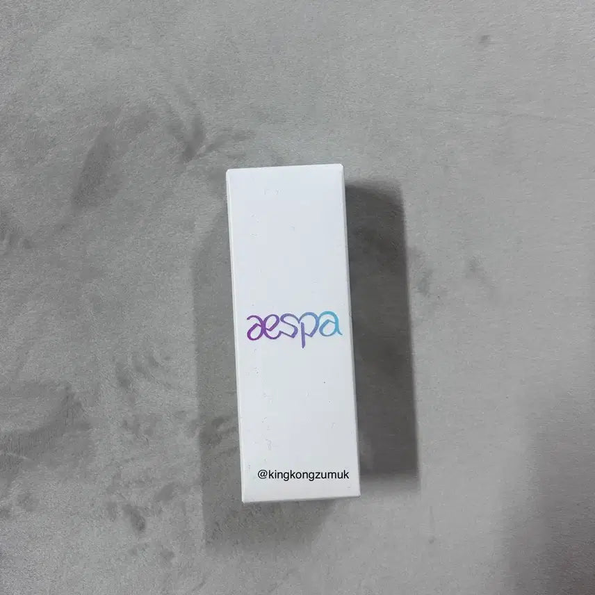 [BUNJANG] Aespa Official Light Stick Lip Balm (Sealed) / 미개봉)에스파 스봉밤 응원밤 응원봉립밤