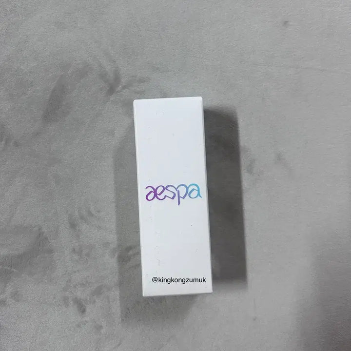 [BUNJANG] Aespa Official Light Stick Lip Balm (Sealed) / 미개봉)에스파 스봉밤 응원밤 응원봉립밤