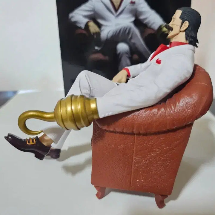 [BUNJANG] One Piece Crocodile CXC Seated Figure Special Color Ver. Authentic / 원피스 크로커다일 CXC 좌상 스페셜 컬러 금고양이 정품 전시 피규어