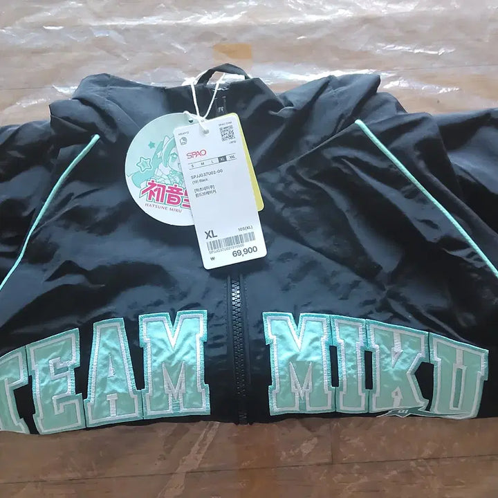 [BUNJANG] SPAO x Hatsune Miku Windbreaker XL / 스파오 하츠네미쿠 미쿠 윈브 윈드브레이커 XL사이즈 팝니다.
