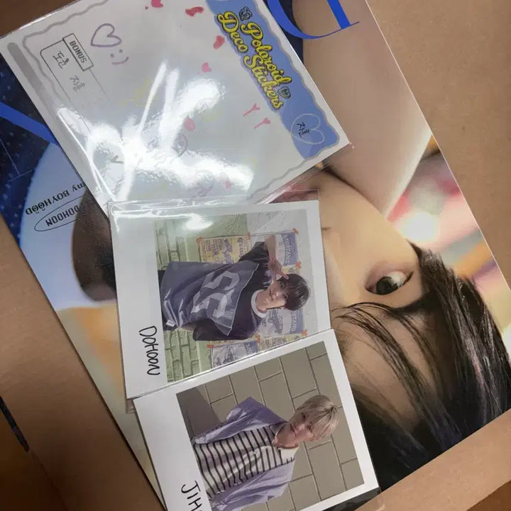 [BUNJANG] TWS Dohun Dicon Version A Magazine Photocard, Polaroids, Sticker / 투어스 도훈 디아이콘 A버전 지훈 훈훈즈 잡지 포토카드 포카 폴라 스티커