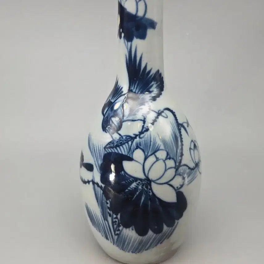 [BUNJANG] Authentic Korean Celadon Porcelain Vase with Inscriptions, Lotus and Magpie Motif / 골동품 진품 제작 간기 있는 청화백자 시문  연꽃에 까치문 병