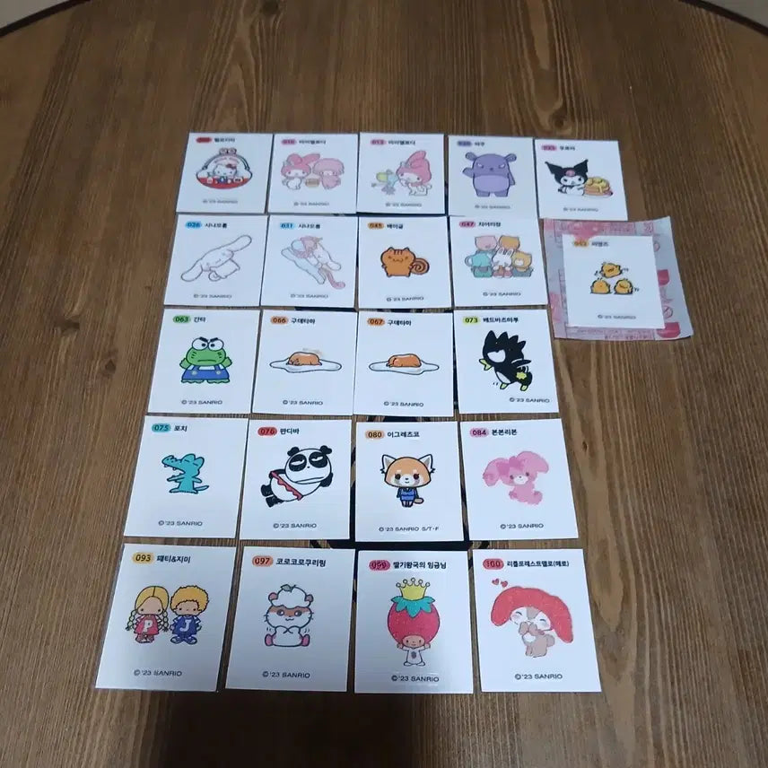 [BUNJANG] Sanrio Sticker Set (20 Regular, 2 Glitter) / 산리오 띠부씰 일반씰 20종 반짝이씰 2종 산리오띠부씰