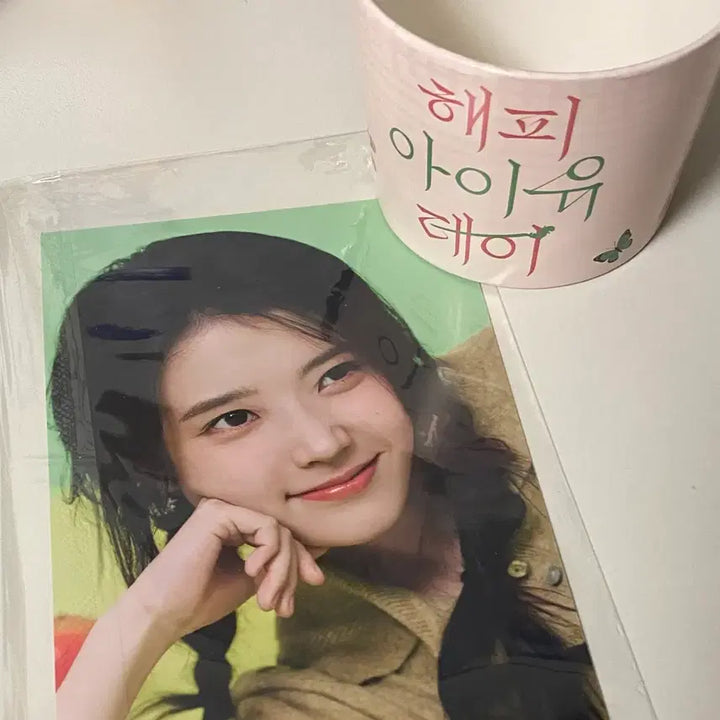 [BUNJANG] IU Official Birthday Cafe Postcard + Cup Holder / (양도) 아이유 공식 생일카페 엽서 + 컵홀더