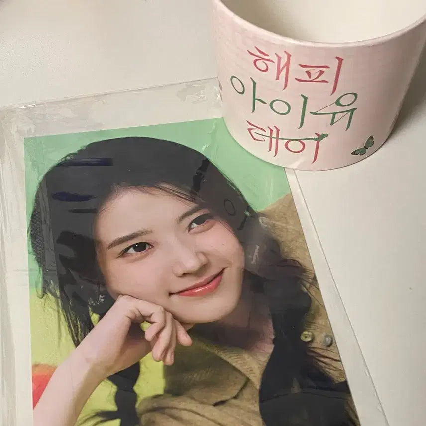 [BUNJANG] IU Official Birthday Cafe Postcard + Cup Holder / (양도) 아이유 공식 생일카페 엽서 + 컵홀더
