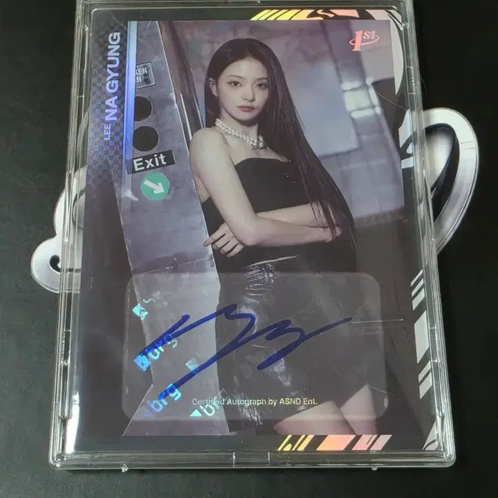 [BUNJANG] fromis_9 Lee Nagyung Autographed Card / 프로미스나인 이나경 친필싸인 오토 카드