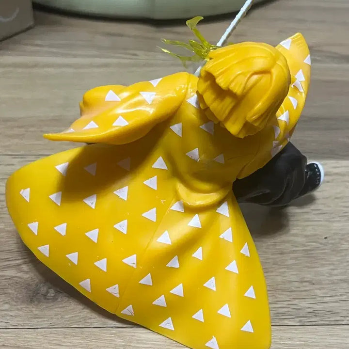 [BUNJANG] Demon Slayer Zenitsu Figure (No Base) / 처분)귀멸의 칼날 피규어 젠이츠