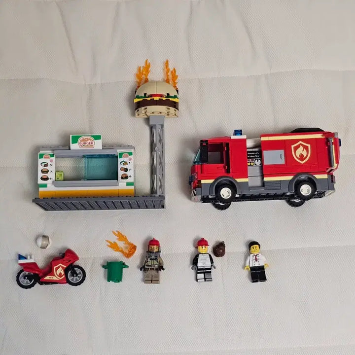 [BUNJANG] LEGO City 60214 Burger House Fire Rescue (2019) - Disassembled and Re-packaged / 레고 시티 60214 햄버거 가게 화재 구조 (2019) 역순분해
