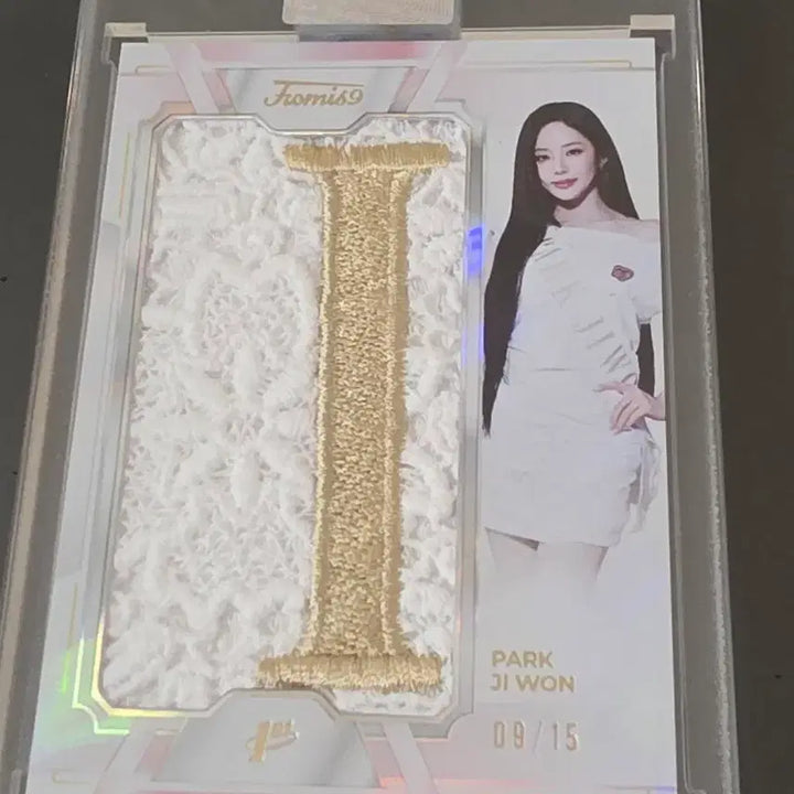 [BUNJANG] fromis_9 Jiwon Name Patch Relic Card / 프로미스나인 박지원 네임 패치 렐릭 카드 팝니다