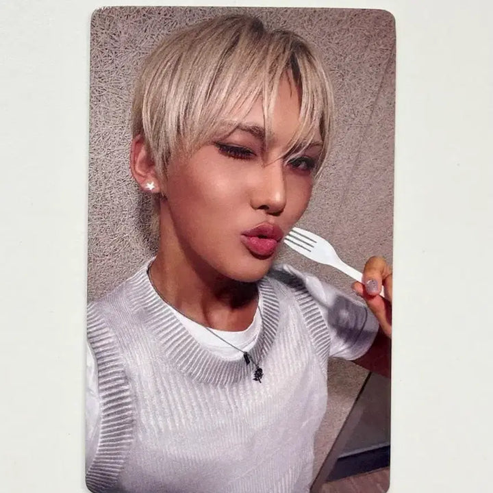 [BUNJANG] XLOV Hyun Photocard POB / XLOV 엑스러브 HYUN 현 포카 미공포 poca 포토카드