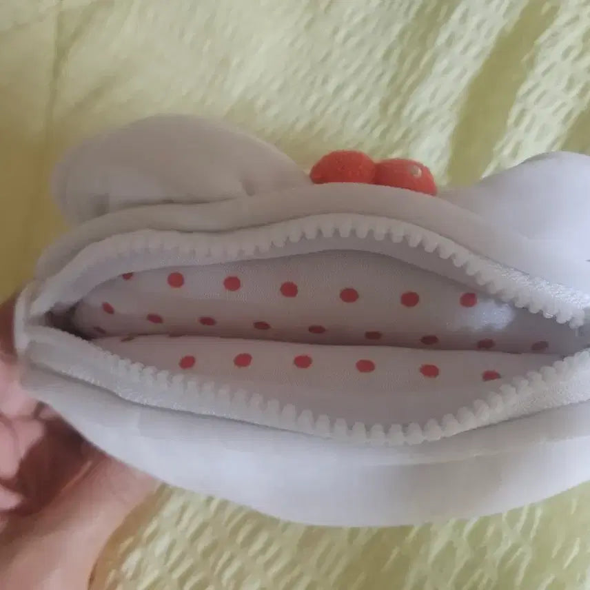 [BUNJANG] IVE MiniB Cherry Pouch / 아이브 미니브 체리 파우치