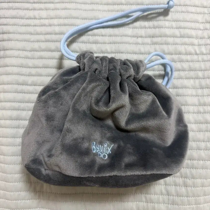 [BUNJANG] Pneckdo Handkerchief Pouch / 쁘넥도 태산 한탯풍 파우치