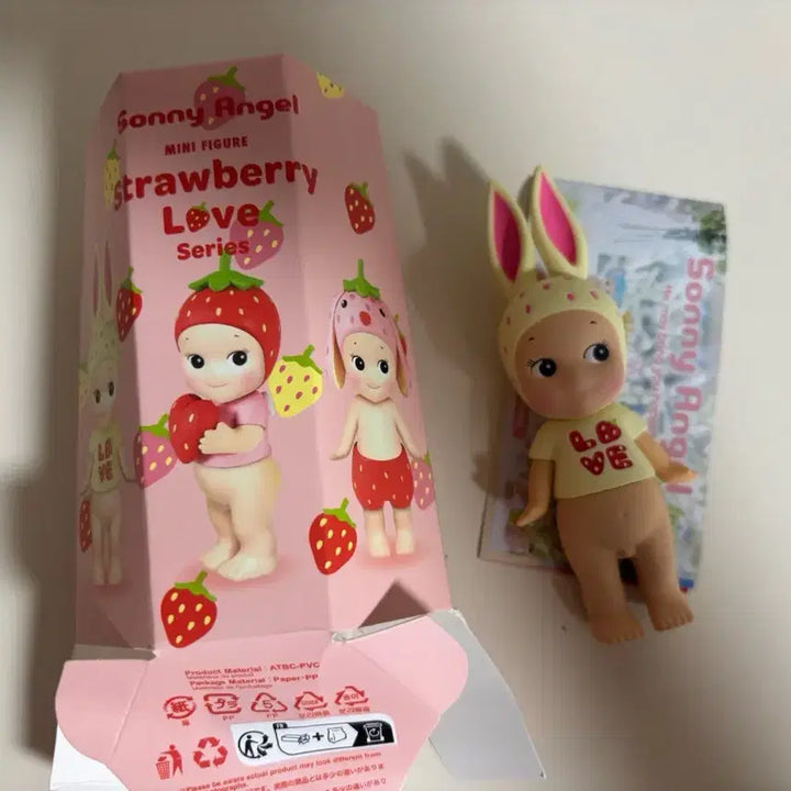 [BUNJANG] Sonny Angel Strawberry Love Series Rabbit Figure / 소니엔젤 스트로베리 러브 시리즈 토끼 래빗