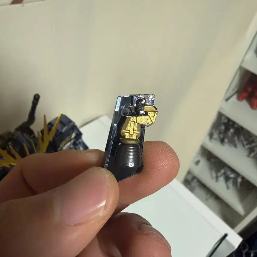 [BUNJANG] Bandai MG Unicorn Banshee Titanium Finish Ver. Assembled Model B-Grade / 반다이 MG 유니콘 밴시 티타늄피니쉬 버전 조립품 B급