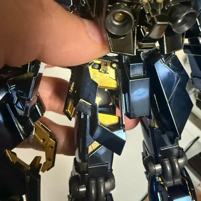 [BUNJANG] Bandai MG Unicorn Banshee Titanium Finish Ver. Assembled Model B-Grade / 반다이 MG 유니콘 밴시 티타늄피니쉬 버전 조립품 B급