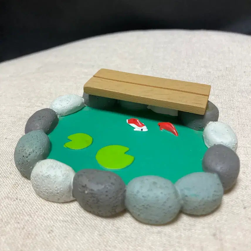 [BUNJANG] Decole Concombre Resting Pond Figurine / 데꼴 휴식 연못