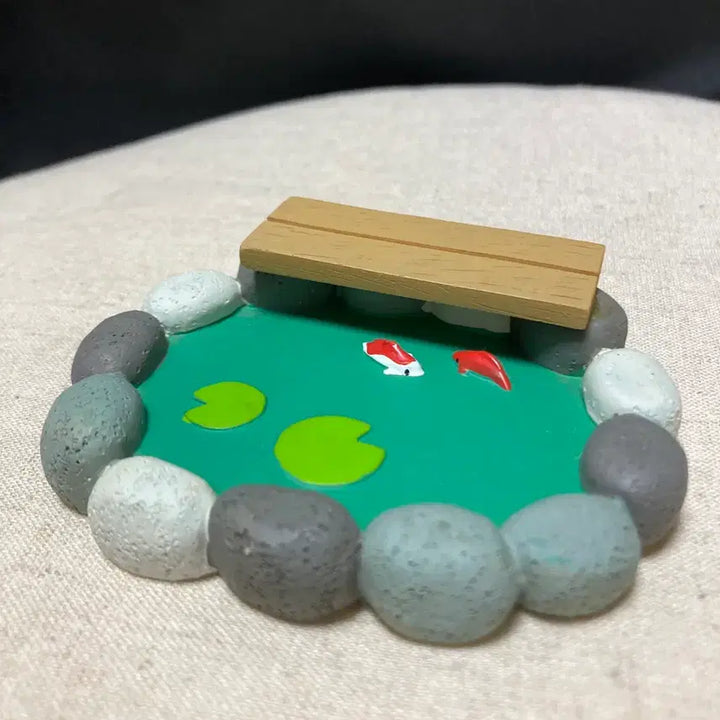 [BUNJANG] Decole Concombre Resting Pond Figurine / 데꼴 휴식 연못