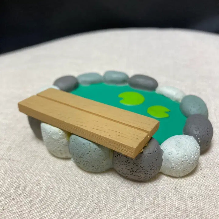 [BUNJANG] Decole Concombre Resting Pond Figurine / 데꼴 휴식 연못