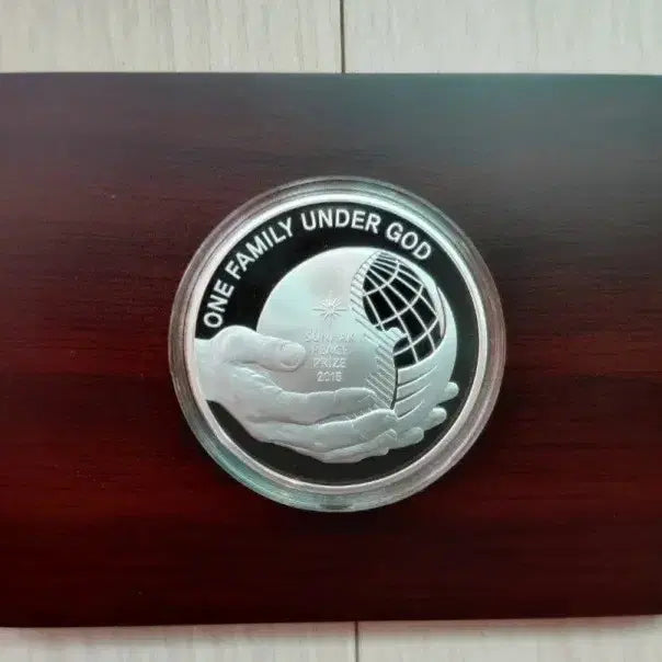 [BUNJANG] 2015 Korean Mint Sunhak Peace Prize Commemorative Medal / 2015 한국조폐공사 선학평화상 기념 메달