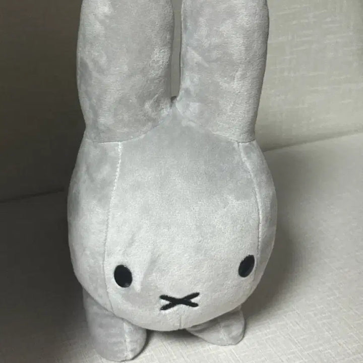[BUNJANG] Dick Bruna Museum Running Miffy Plush / 회색 딕브루나 뮤지엄 판매 달리는 미피