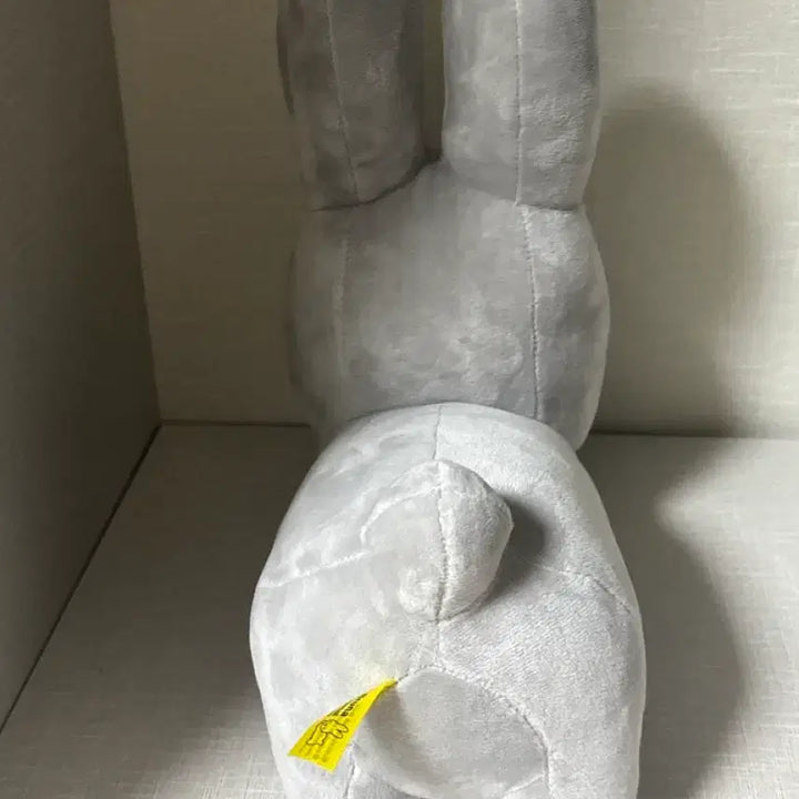 [BUNJANG] Dick Bruna Museum Running Miffy Plush / 회색 딕브루나 뮤지엄 판매 달리는 미피