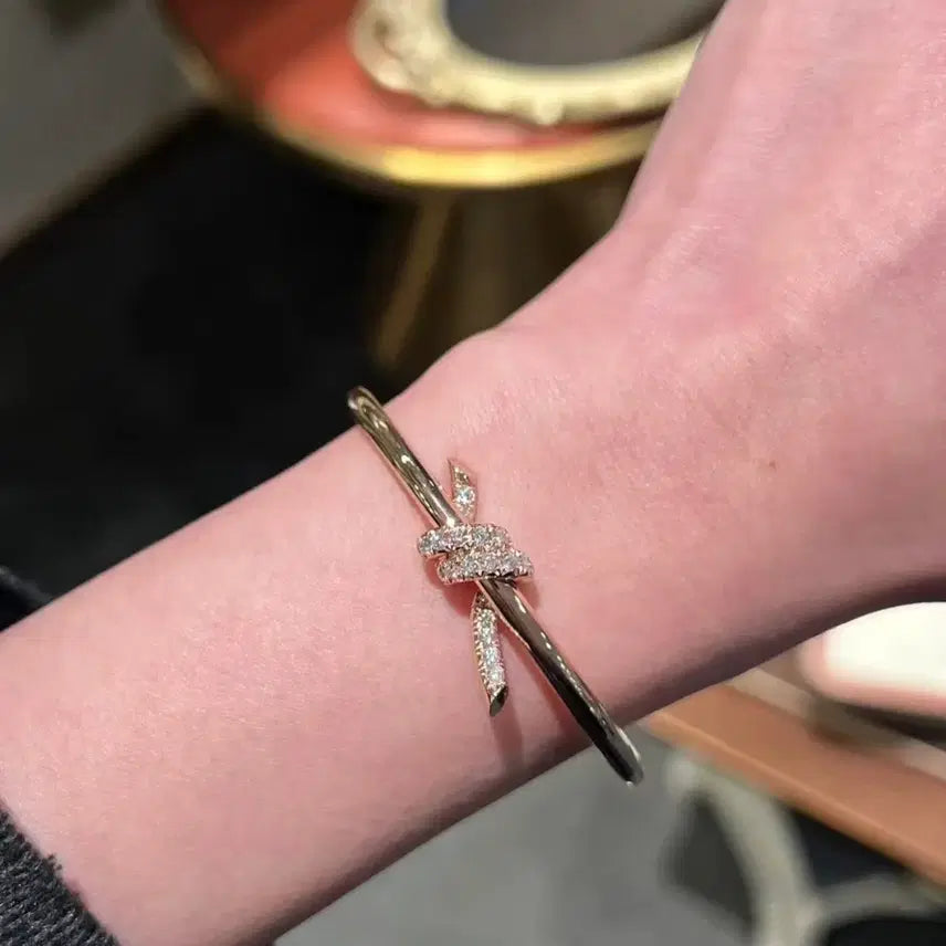 [BUNJANG] Tiffany &amp; Co. Knot 18K Gold Diamond Bracelet / 티파니 Knot 18K금 다이아 팔찌 16호 여성용