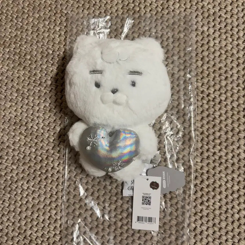 [BUNJANG] Kakao Friends Ryan White Silver Snowflake Heart Plush / 카카오프렌즈 화이트실버 눈꽃하트 라이언 인형