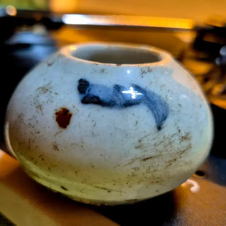 [BUNJANG] Joseon Dynasty Blue-and-White Porcelain Decorated Water Dropper (Huajanggi) / 청화백자 초문 연적 화장기