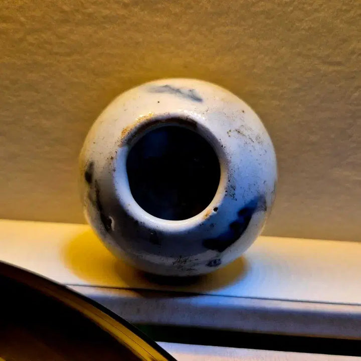 [BUNJANG] Joseon Dynasty Blue-and-White Porcelain Decorated Water Dropper (Huajanggi) / 청화백자 초문 연적 화장기