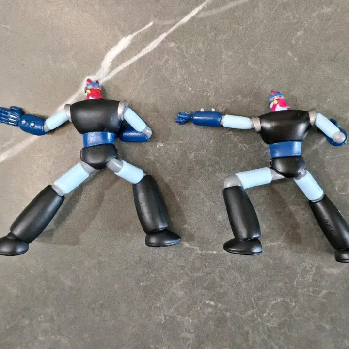 [BUNJANG] Taekwon V Figures (2-Piece Set) / 태권브이 피규어 2개