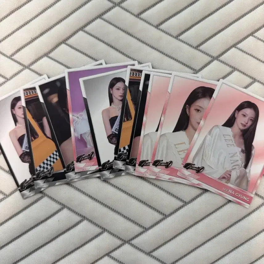 [BUNJANG] fromis_9 Terrakka Lee Nagyung Photocard Bundle Set / 프로미스나인 테레카 이나경 카드 레어 및 노말 일괄