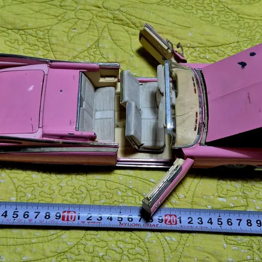 [BUNJANG] Maisto 1959 Cadillac Eldorado Pink Diecast Model Car / 핑크색 올드카 다이캐스트 장난감마이스토 캐딜락 엘도라도 1959 핑크 컨