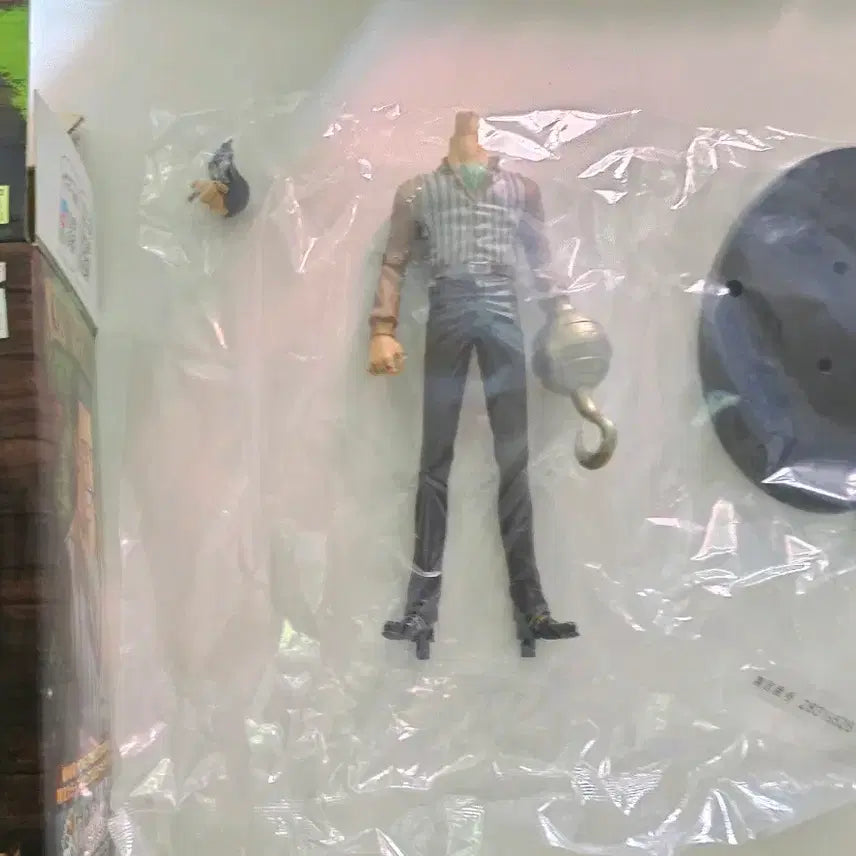[BUNJANG] One Piece Stampede Crocodile Figure / 새것) 원피스 스탬피드 크로커다일 피규어 금고양이