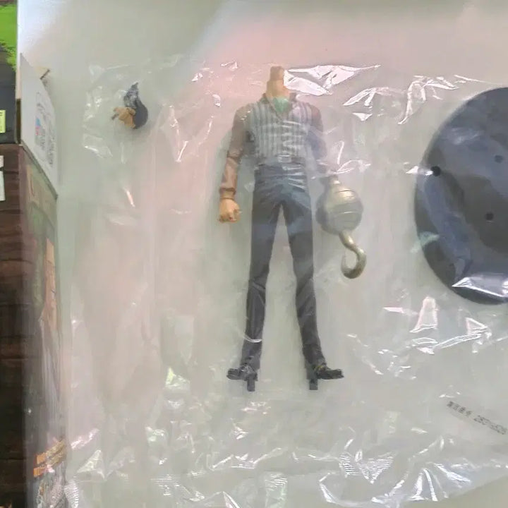 [BUNJANG] One Piece Stampede Crocodile Figure / 새것) 원피스 스탬피드 크로커다일 피규어 금고양이