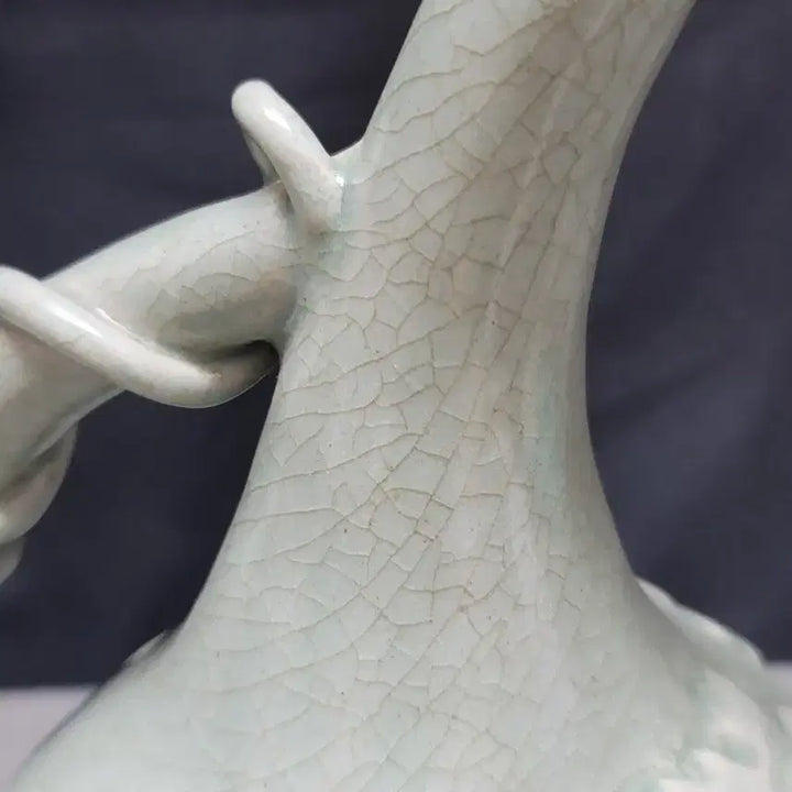 [BUNJANG] Celadon Vase with Embossed Grape Motif / 청자 양각 포도문 주자호